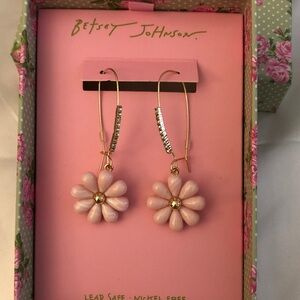 Betsey Johnson Spring Chick Pink Resin Daisy Drop Earrings Crystal Accents NIB